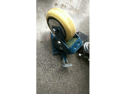 6寸重(zhòng)型減震腳踏式(shì)定向鎖輪